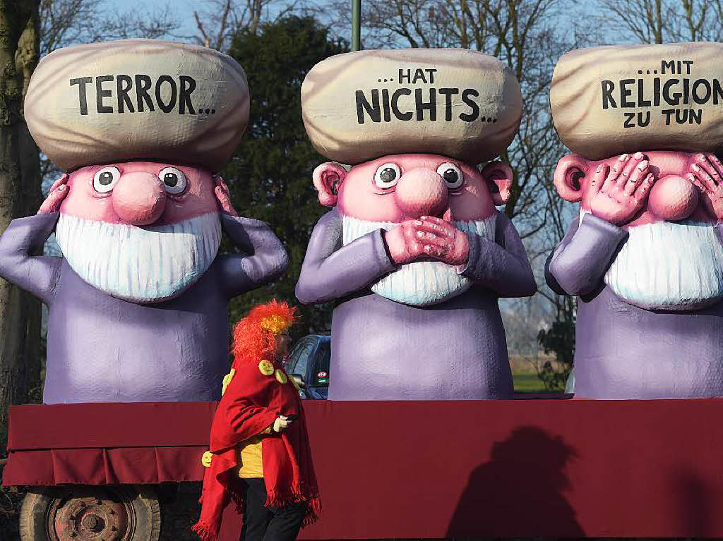 „Terror hat nichts mit Religion zu tun“ heit es auf dem Dsseldorfer Umzug.