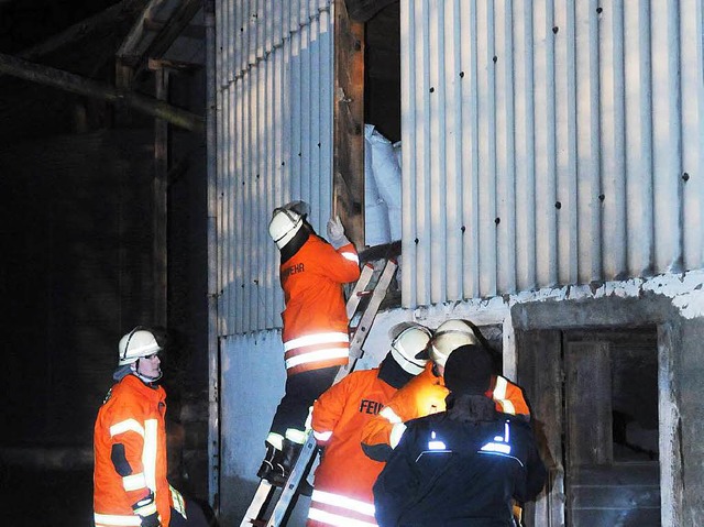 Auch am Sonntagabend musste die Feuerw...iesmal an der Mhle in der Mhlgasse.   | Foto: Wolfgang Knstle