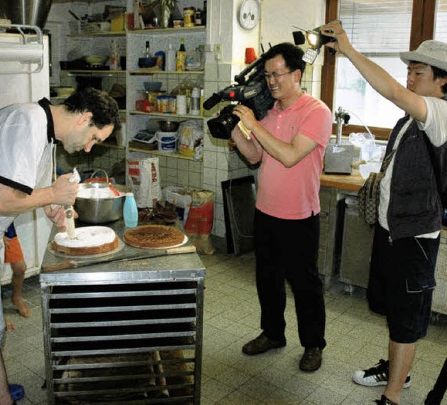 Der Besuch beim Bcker war nur eine de...aus Sdkorea in Simonswald bestaunte.   | Foto: Horst Dauenhauer