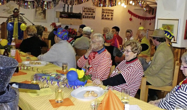 Mancher lachte, bis ihm die Trnen flo...r VdK-Fasnetsnachmittag in Waldkirch.   | Foto: Verein