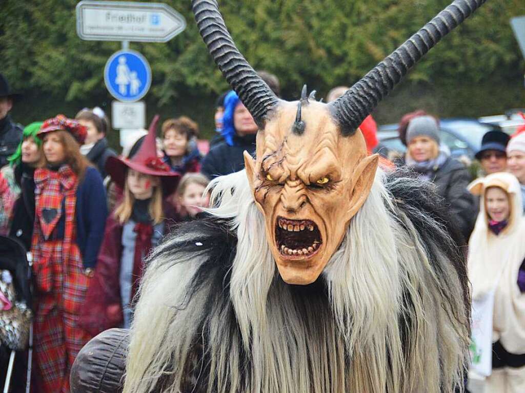 Umzug der Welschkorngeister in Denzlingen