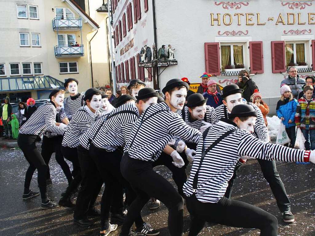 Stille bei den Lenzkircher Kickern, die als Pantomimen den Torjubel bten. 