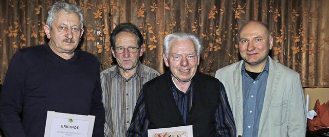 Ehrung beim Imkerverein Kleines Wiesen...haft mit  Kreisobmann Norbert Uttner.   | Foto: Hans-Jrgen Hege