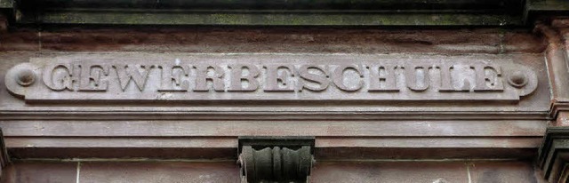 &#8222;Gewerbeschule&#8220; steht noch...ke Friedhof-/Damenstrae in Waldkirch.  | Foto: Eberhard Wei