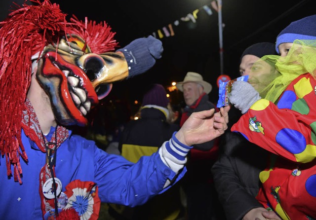 Waggis mit Herz fr Kinder: Beim Nacht...cht nur Konfetti, sondern auch Ses.   | Foto:  Martin Eckert