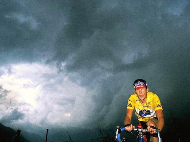 Dunkle Wolken ber dem einst glnzenden Gelben Trikot: Lance Armstrong  | Foto: dpa