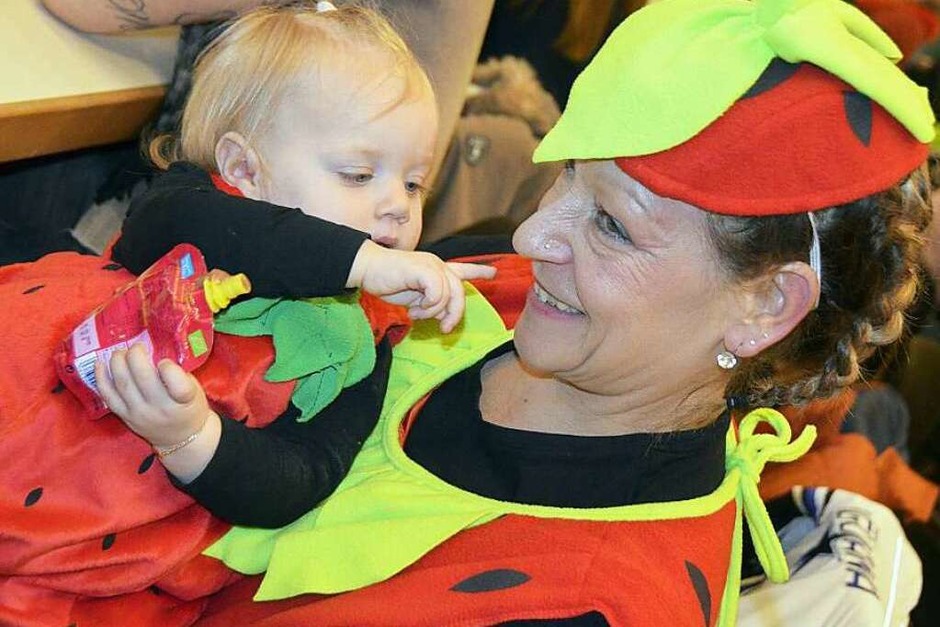 Hoch her ging es am Fasnachtsdienstag beim Kinderball im Kursaal. Zuvor gab es einen Kinderumzug durchs Städtle (Foto: Hildegard Siebold) Hoch her ging es am Fasnachtsdienstag beim Kinderball im Kursaal. Zuvor gab es einen Kinderumzug durchs Städtle (Foto: Hildegard Siebold)