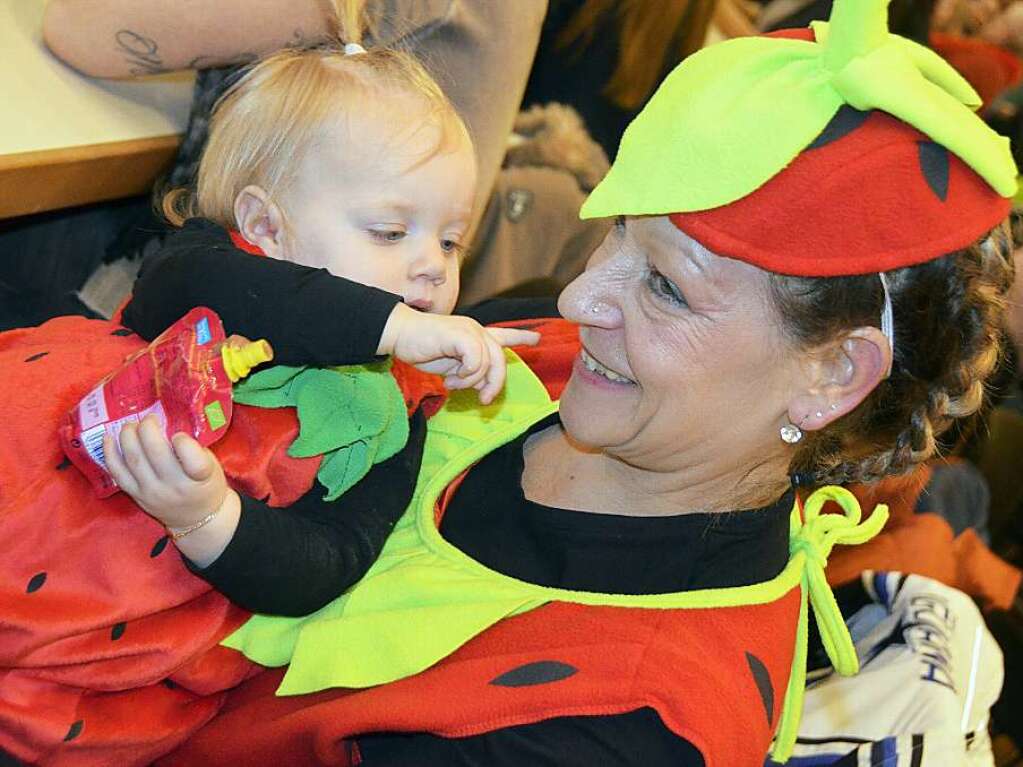 Hoch her ging es am Fasnachtsdienstag beim Kinderball im Kursaal. Zuvor gab es einen Kinderumzug durchs Stdtle