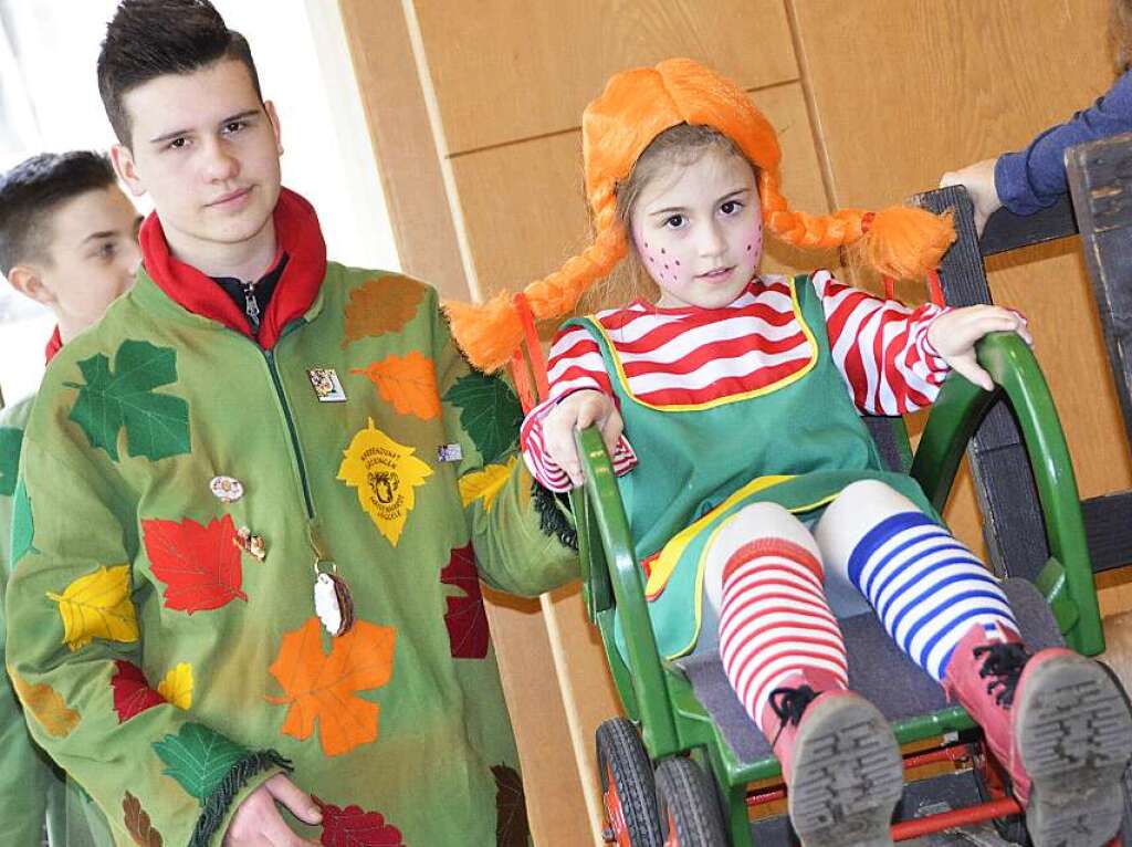 Hoch her ging es am Fasnachtsdienstag beim Kinderball im Kursaal. Zuvor gab es einen Kinderumzug durchs Stdtle