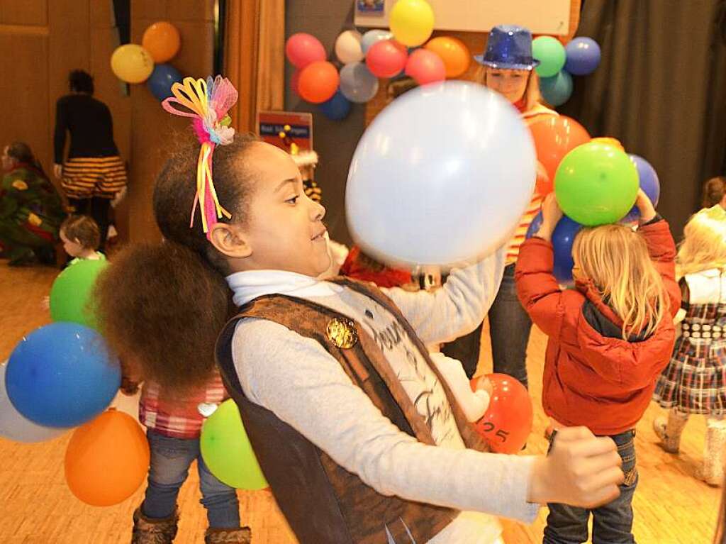 Hoch her ging es am Fasnachtsdienstag beim Kinderball im Kursaal. Zuvor gab es einen Kinderumzug durchs Stdtle