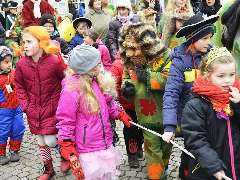 Hoch her ging es am Fasnachtsdienstag beim Kinderball im Kursaal. Zuvor gab es einen Kinderumzug durchs Stdtle