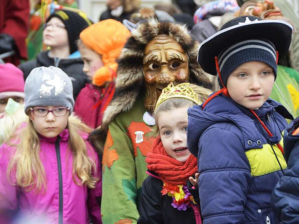 Hoch her ging es am Fasnachtsdienstag beim Kinderball im Kursaal. Zuvor gab es einen Kinderumzug durchs Stdtle