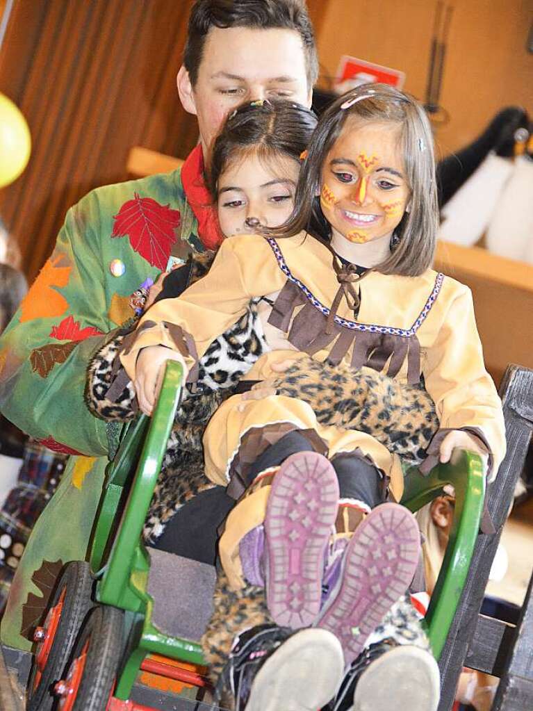 Hoch her ging es am Fasnachtsdienstag beim Kinderball im Kursaal. Zuvor gab es einen Kinderumzug durchs Stdtle