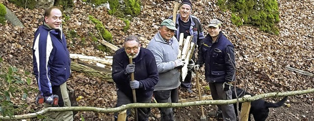 Angefhrt von Fritz Hferlin (Mitte), ...nderweg wieder in Ordnung zu bringen.   | Foto: Ludin