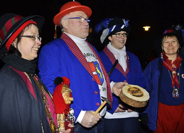 Narrenbaumversteigerung in Schnau (vo...rer, Zeremonienmeisterin Diana Bhler   | Foto: Paul Berger