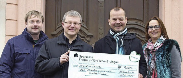 Spendenbergabe: Von links HuG-Vorsitz...d HuG-Vorstandsmitglied Monika Bochow.  | Foto: Privat