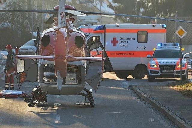 4-jhriger Bub strzt drei Meter tief auf Mauervorsprung