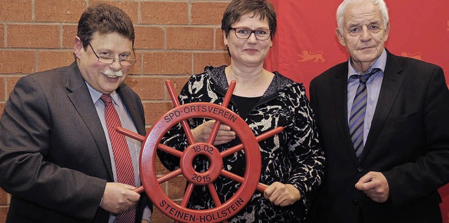 Rotes Steuerrad fr Leni Breymaier: Li...ckhfen, rechts Rainer Stickelberger.   | Foto: Robert Bergmann