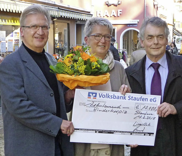 Jochem Stockinger (links) und Erhard S...onres Kinder- und Jugendhospiz Baden.  | Foto: Manfred Burkert