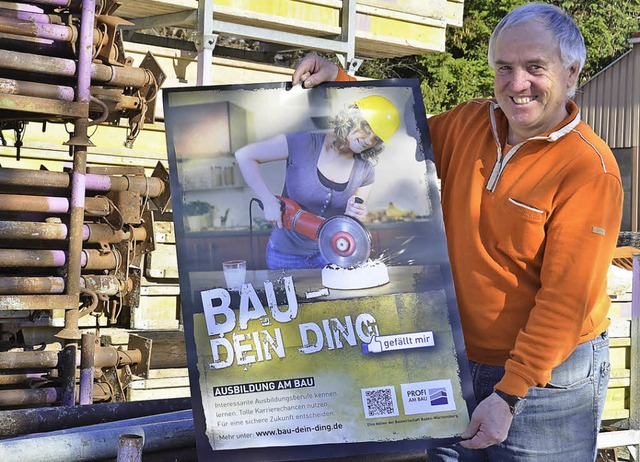 Werner Schubnell mit einem Plakat der ...geber mssen um den Nachwuchs werben.   | Foto: Sebastian Wolfrum