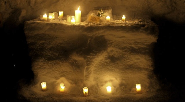 Der Altar erstrahlt in einem heimeligen Licht.  | Foto: Johannes Kraus