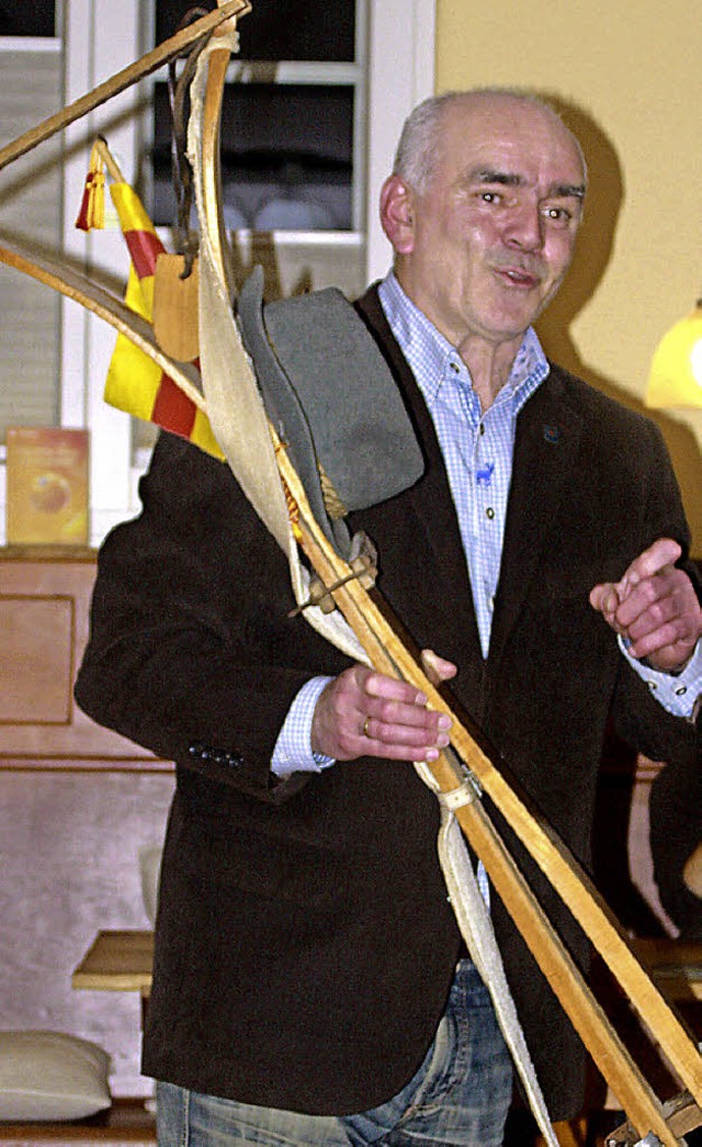 Walter Strohmeier bei seinem Vortrag in Geschwend.   | Foto: Rosendahl