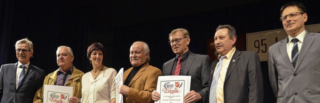 Der FCK  hat drei neue Ehrenmitglieder...sident Klaus Moldenhauer (von links).   | Foto: Susanne Mller