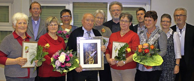 Ehrung der Jubilare (von links): Hilde...rsitzende), Armin Hmmerle (Dirigent)   | Foto: Adelbert Mutz