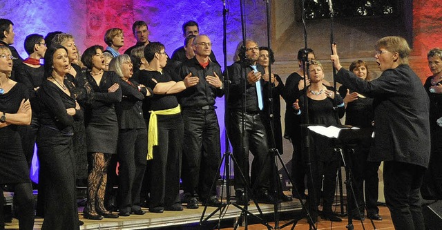 Der Chor InTakt hat sich frs Konzert musikalisch rausgeputzt.  | Foto: zVg