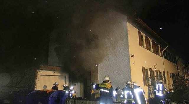 Beim Eintreffen der Feuerwehr drang be...s kam kein Mensch und Tier zu schaden.  | Foto: FFW