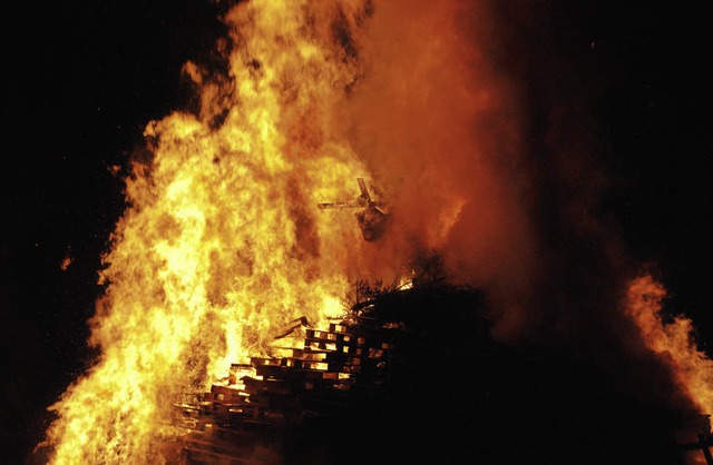 Das Fasnachtsfeuer auf dem Hnerberg.   | Foto: Thomas Loisl Mink