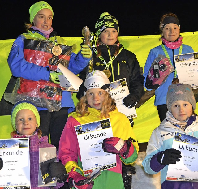 Die sechs Finalistinnen beim Techniksp...eta und Jana Faller (vorne von links)   | Foto: Helmut Junkel