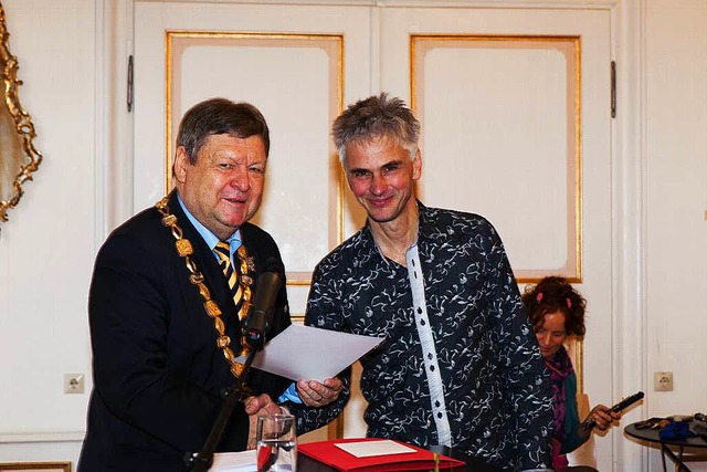 Oberbrgermeister Richard Leibinger b...n den Kulturpreis der Stadt Waldkirch.  | Foto: Photographer: Gabriele Zahn