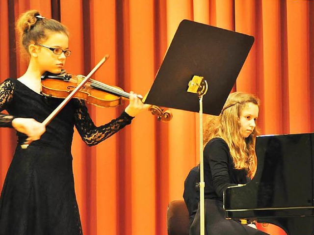 Abschlusskonzert in der Lahrer Musiksc...           Anna-Lena Fait am Klavier   | Foto: Axel Fleig