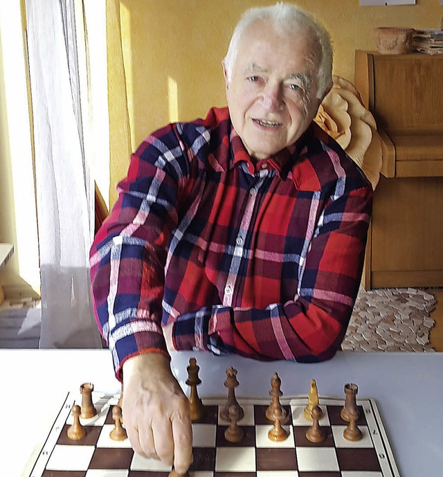 Jetzt ist er am Zug: Hansjrgen Baum f...eginnenden Team-Schach-WM in Dresden.   | Foto: zvg
