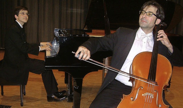 <Text>Der Cellist Lachezar Kostov und ...blikum der Kammermusik-Abende</Text>.   | Foto: Roswitha Frey