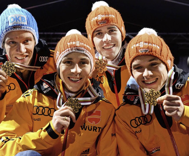 Lang ersehntes Gold: 28 Jahre nach dem... Tino Edelmann in Falun den WM-Titel.   | Foto: afp