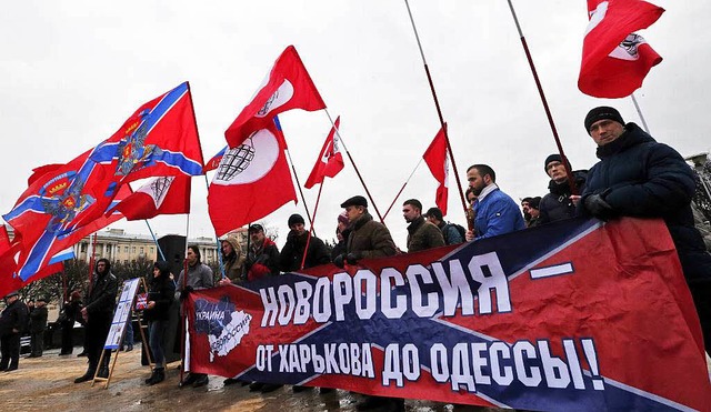 Ein &#8222;Neurussland&#8220; von Char...rdern diese Russen in St. Petersburg.   | Foto: DPA