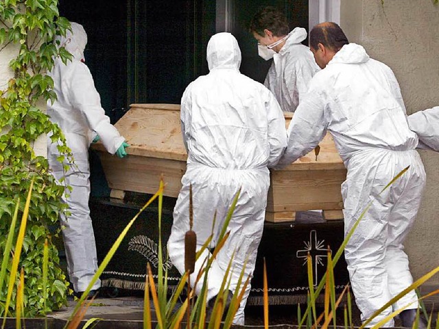 Exhumierung in Sonthofen im Jahr 2005 ...nten zu lebenslanger Haft verurteilt.   | Foto: dpa
