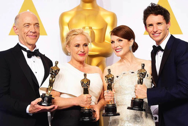 Oscar-Gewinner J.K.Simmons, Patricia A...ianne Moore und Eddie Redmayne (v.l.)   | Foto: AFP
