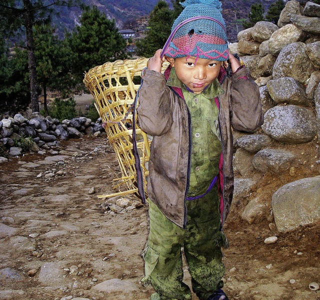 Nepalesischer Junge, fotografiert von Roland Schmieg.   | Foto: ZVG