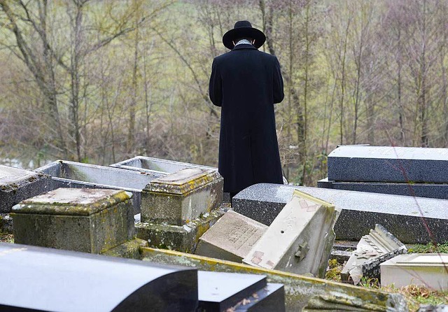 Der verwstete jdische Friedhof von Sarre-Union   | Foto: dpa