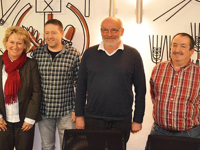 Manfred Schssele (Zweiter von rechts) wird Buchholz&#8217; neuer Ortsvorsteher.  | Foto: Bernd Fackler