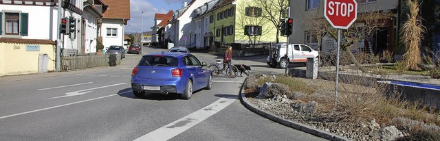 Beim Rechtsabbiegen von der Lrracher ...Zusatzlicht soll dies nun verhindern.   | Foto: Frey