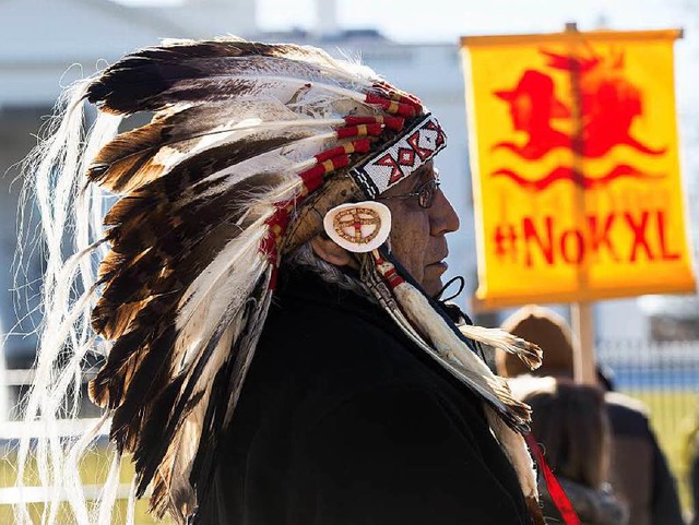 Auch Chief Arvol Looking Horse von den...ngton gegen die Pipeline Keystone XL.   | Foto: afp