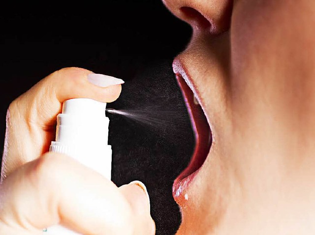 Falsche Speisen, Bakterien auf der Zun...as Problem fr den Mundgeruch im Mund.  | Foto: Patrik Skovran/fotolia