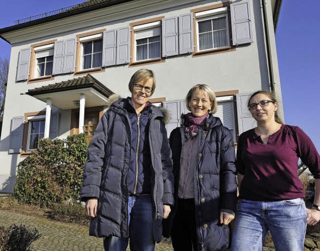 Mechthild Vennebusch, Christa Hentsche...im alten Hochdorfer Pfarrhaus wohnen.   | Foto: Thomas Kunz