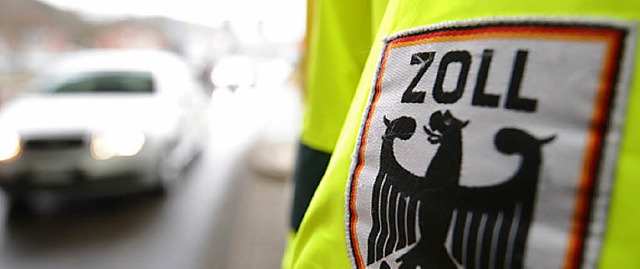 Ausfuhrbescheinigungen erschweren die Arbeit des Zolls.  | Foto: dpa