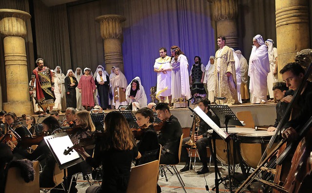 Wunderbare Stimmen der Solisten und ei...mendingen mit  &#8222;Nabucco&#8220;.   | Foto: Dagmar Barber