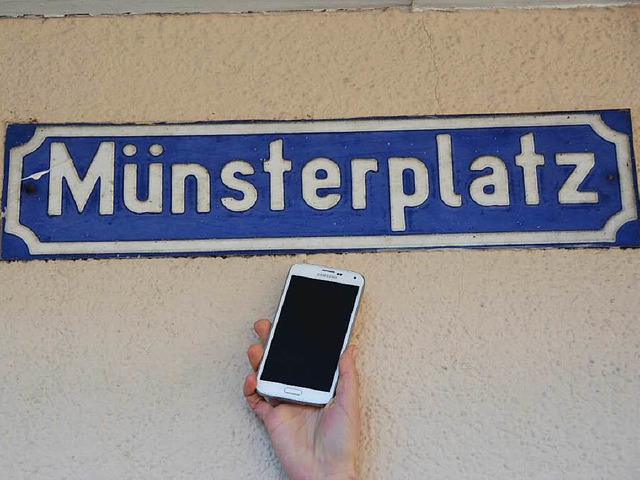 Seit Freitag gibt es W-LAN auf dem Bad Sckinger Mnsterplatz.  | Foto: Sina Gesell